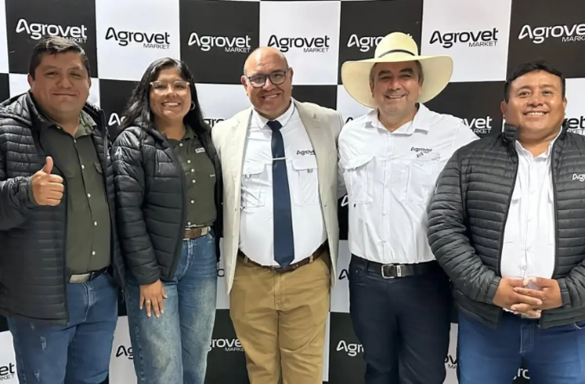 Colaboradores de Agrovet en una feria de veterinaria industrial.