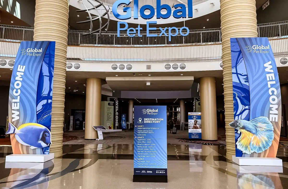 Entrada de Global Pet Expo 2026, lugar donde se exponen soluciones veterinarias.